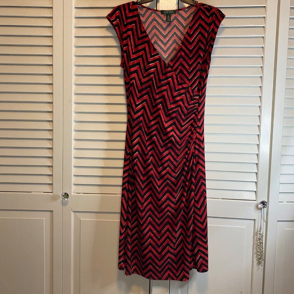 LAUREN RALPH LAUREN CHEVRON SURPLICE RUCHED MIDI DRESS